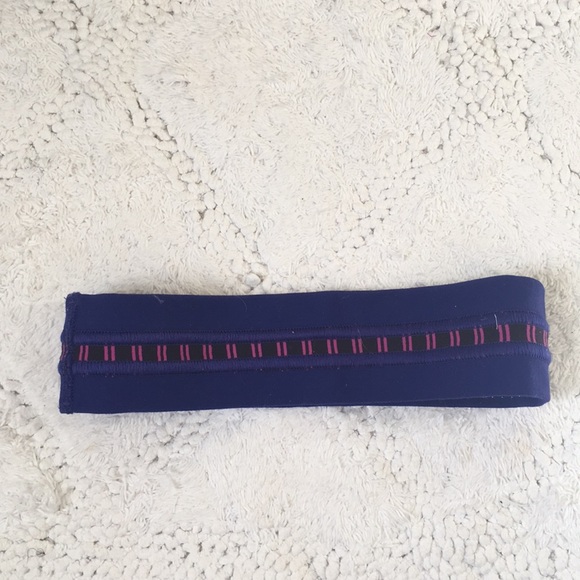 Lululemon Fly Away Tamer Headband - Picture 2 of 4